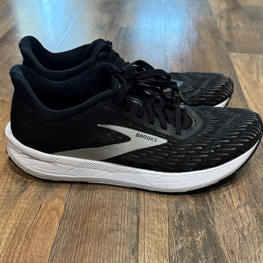 Brooks Women’s 9.5 Hyperion Tempo Athletic Shoes-Used